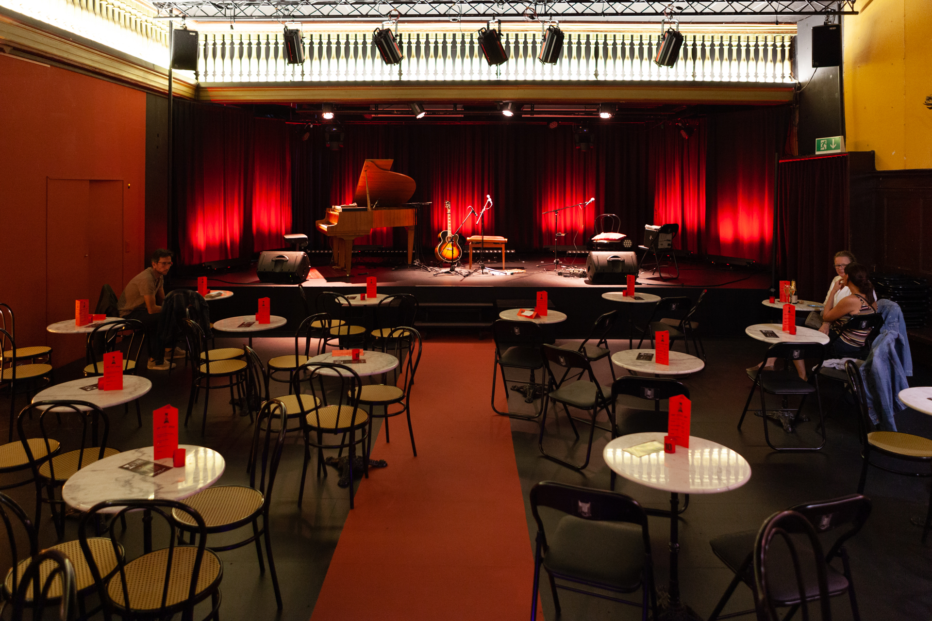Créer un café en théâtre